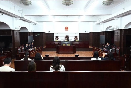 线上配资平台开户 全国首例！上市公司董监高违反公开承诺案今宣判
